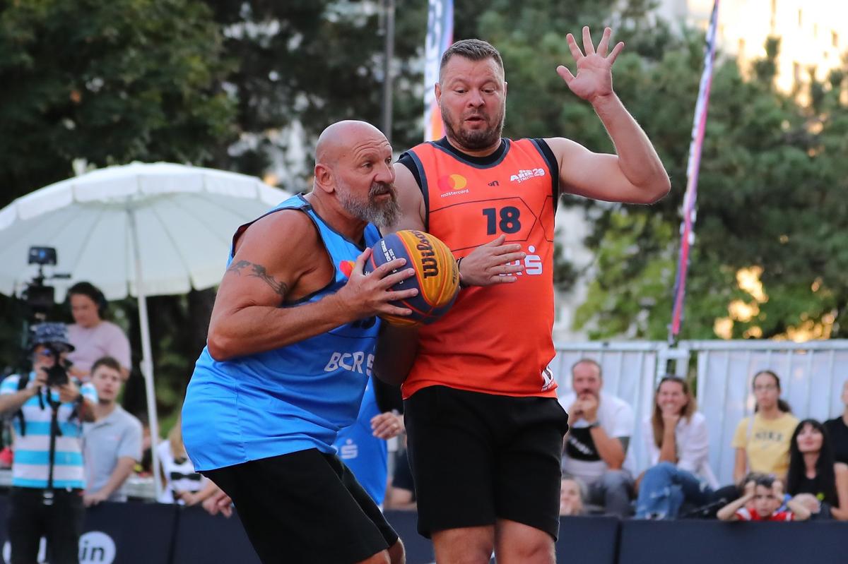 „Arnold” Stelea vs. „Săgeată” Niculae » Spectacol inedit pe terenul de baschet la Sport Arena Streetball