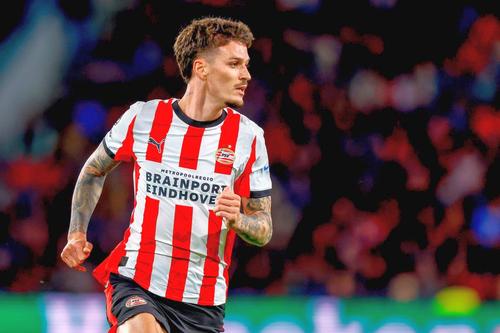 PSV a plătit 9 milioane de euro pentru Dennis Man, dar românul e rezervă neutilizată. Foto: Imago Images