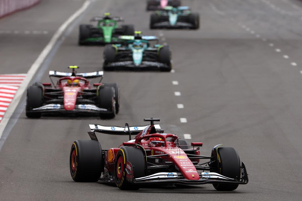 Lewis Hamilton i-a oferit scuze coechipierului său de la Ferrari pentru modul în care a gestionat finalul Marelui Premiu al Azerbaidjanului
