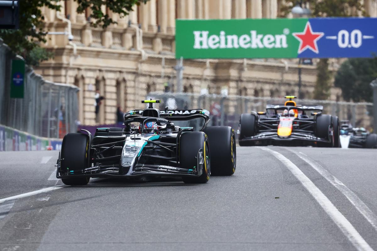 Lewis Hamilton i-a oferit scuze coechipierului său de la Ferrari pentru modul în care a gestionat finalul Marelui Premiu al Azerbaidjanului