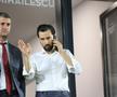 „Muzeul” figurilor de ceară: Dan Șucu și oficialii Rapidului, împietriți la oficială // foto: Ionuț Iordache (GSP)