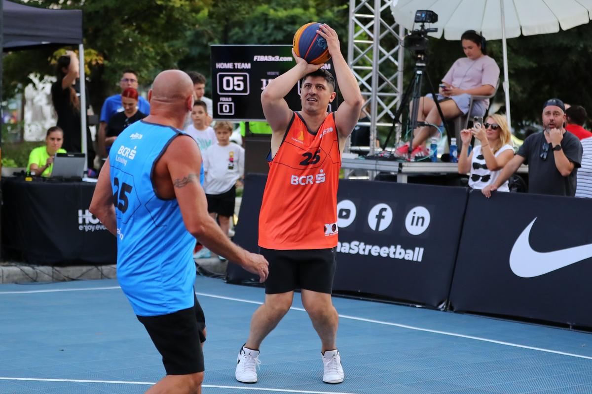 „Arnold” Stelea vs. „Săgeată” Niculae » Spectacol inedit pe terenul de baschet la Sport Arena Streetball