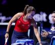 Emma Navarro și căpitanul Lindsay Davenport - finala BJK Cup 2025 Foto: Guliver/GettyImages