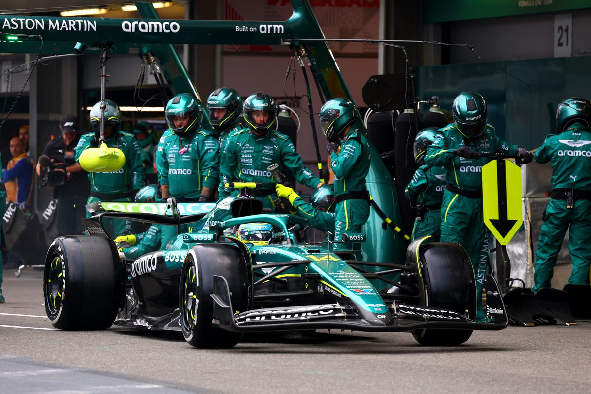 Lewis Hamilton i-a oferit scuze coechipierului său de la Ferrari pentru modul în care a gestionat finalul Marelui Premiu al Azerbaidjanului