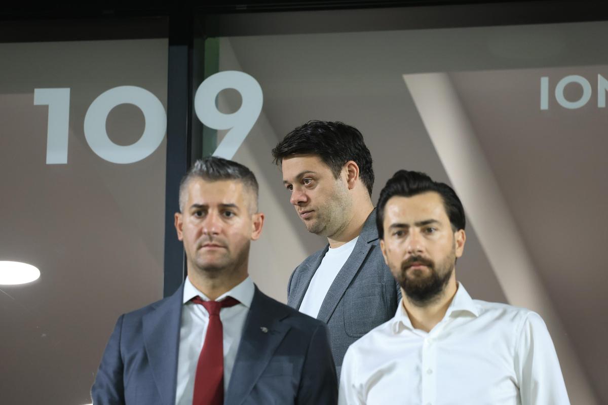 Dublu coșmar pentru Dan Șucu » Explicația din spatele imaginilor virale cu el împietrit: ce le-a mărturisit apropiaților