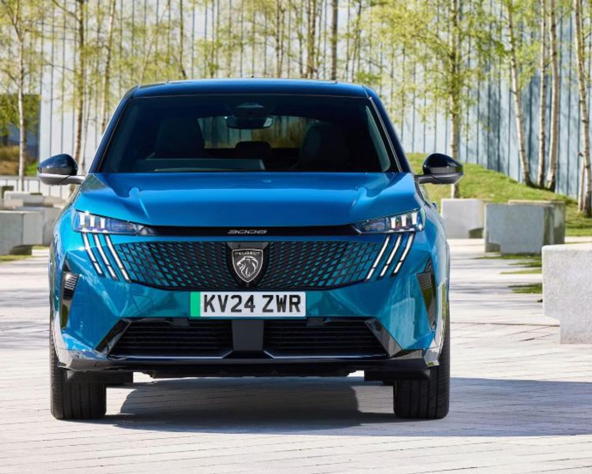 Revoluţie pe piaţa auto! Un cunoscut producător lansează prima mașină electrică cu baterie integrată complet