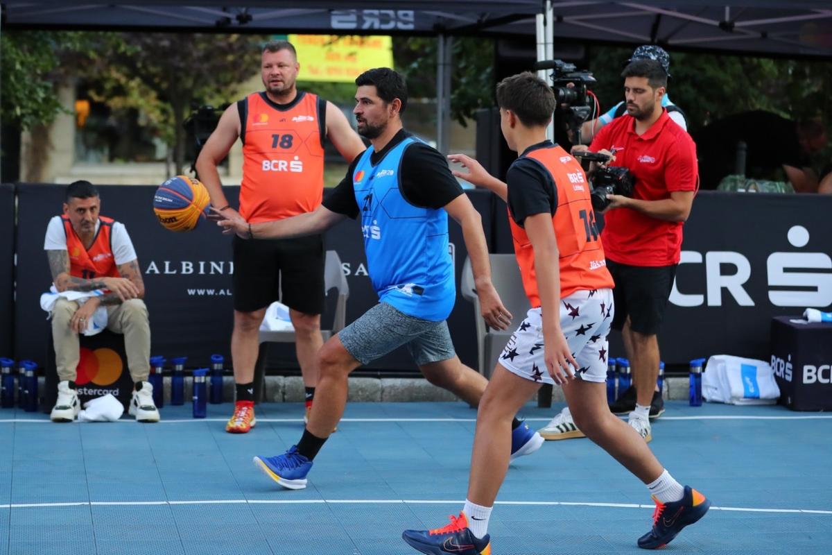 „Arnold” Stelea vs. „Săgeată” Niculae » Spectacol inedit pe terenul de baschet la Sport Arena Streetball