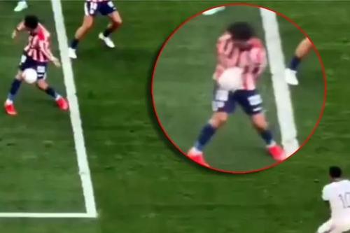 Hențul lui Marc Pubill (Atletico) în propriul careu / Foto: captură