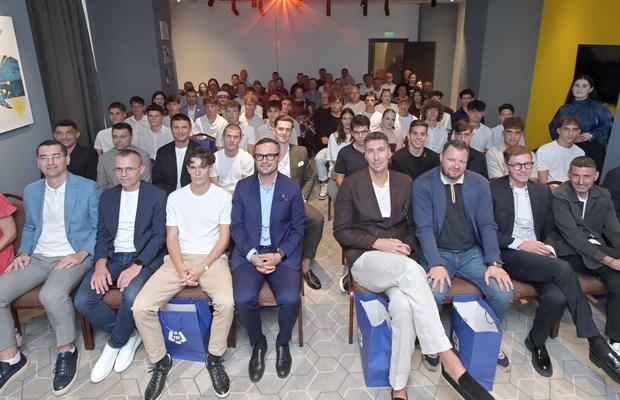 „Degeaba lucrăm cu ei dacă nu le putem accesa fricile” » Ce au făcut 14 foști internaționali timp de șase luni cu 46 de juniori