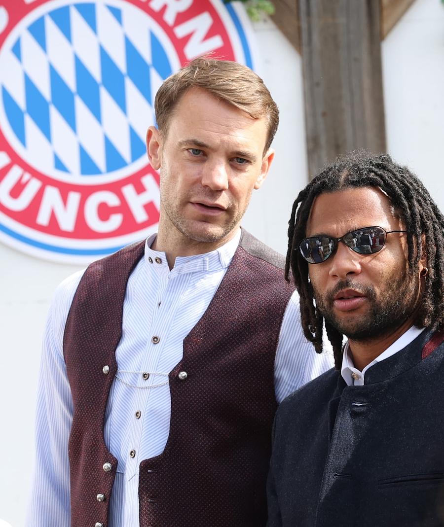Manuel Neuer și Serge Gnabry au venit neînsoțiți la Oktoberfest 2026 / Foto: Bild Oktoberfest, varianta fotbalistică » Parada cuplurilor la vizita lui Bayern