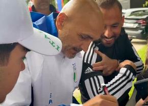 Blestemul accidentărilor la Juventus: s-a mai rupt Kolo Muani » Și Spalletti era să cadă când acorda autografe!
