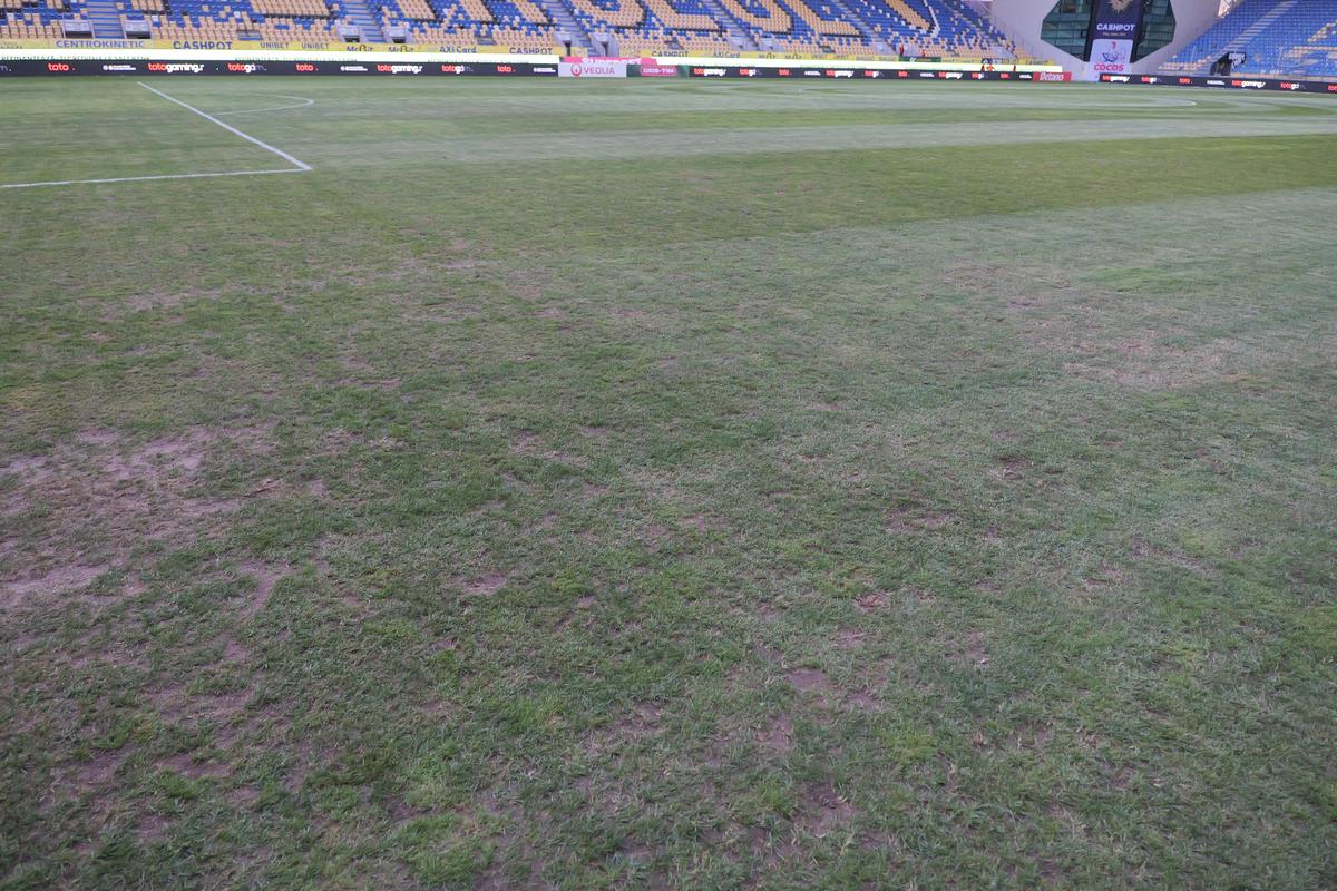 Mai rău ca la județ! Gazonul din Superliga, în condiții deplorabile