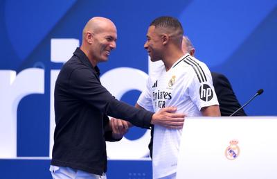 Primele impresii ale lui Kylian Mbappe de la revederea cu Zidane: „Mă simt la echipa națională ca într-un film!”