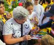 Gică Hagi cu suporterii la primul antrenament al naționalei României, înainte de debutul din Liga Națiunilor, cu Suedia // Foto: Eduard Apostol
