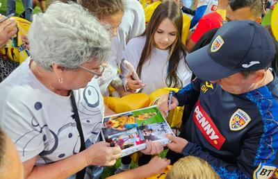„Invazie” la Mogoșoaia la antrenamentul deschis al României: cine a fost cel mai solicitat la autografe + Momente speciale cu Gică Hagi în prim-plan
