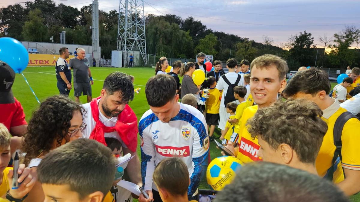 „Invazie” la Mogoșoaia la antrenamentul deschis al României: cine a fost cel mai solicitat la autografe + Momente speciale cu Gică Hagi în prim-plan