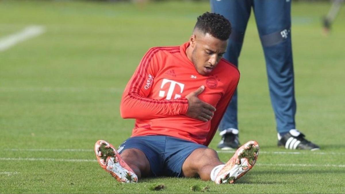 FOTO Panică la antrenamentul lui Bayern » Corentin Tolisso s-a prăbușit la pământ ținându-se cu mâna de piept! Antrenamentul a fost suspendat