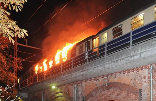 FOTO Tren cu fani, în flăcări la Berlin! Suporterii lui Freiburg, probleme când se întorceau de la meci