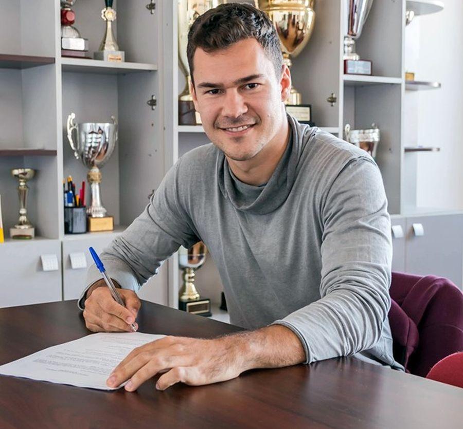 RAPID // Andrei Ciolacu a revenit la Rapid! La 27 de ani e noul antrenor de la U16: „Chiar dacă este încă jucător activ, am decis de comun acord să facem acest pas”