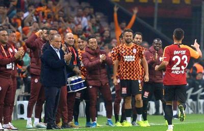 VIDEO Florin Andone amenință Realul: „Îi respectăm, dar cu oamenii noștri în spate putem face orice! Aici lumea trăiește și moare pentru fotbal”