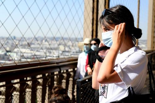Sever Dron (76 de ani), stabilit în Franța, la Paris, a povestit la GSP Live cum vede evoluția pandemiei de coronavirus în Hexagon.