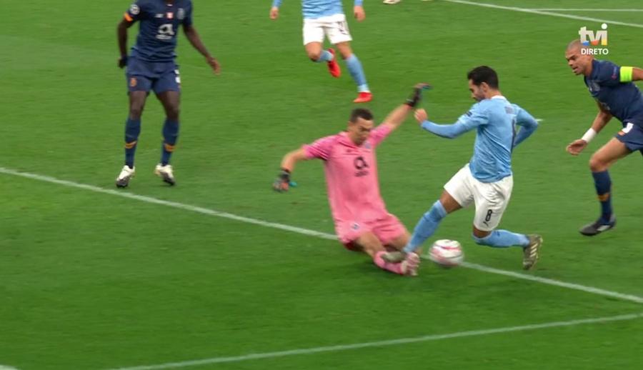 Gundogan îl calcă pe portarul lui Porto VIDEO + FOTO Două faze antologice în Manchester City - Porto: cursă de 50 de metri soldată cu gol și eroare flagrantă din camera VAR