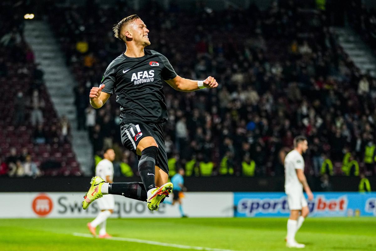 Dan Petrescu, probleme pe bancă în meciul cu AZ Alkmaar: „Mi s-a blocat mâna de tot”