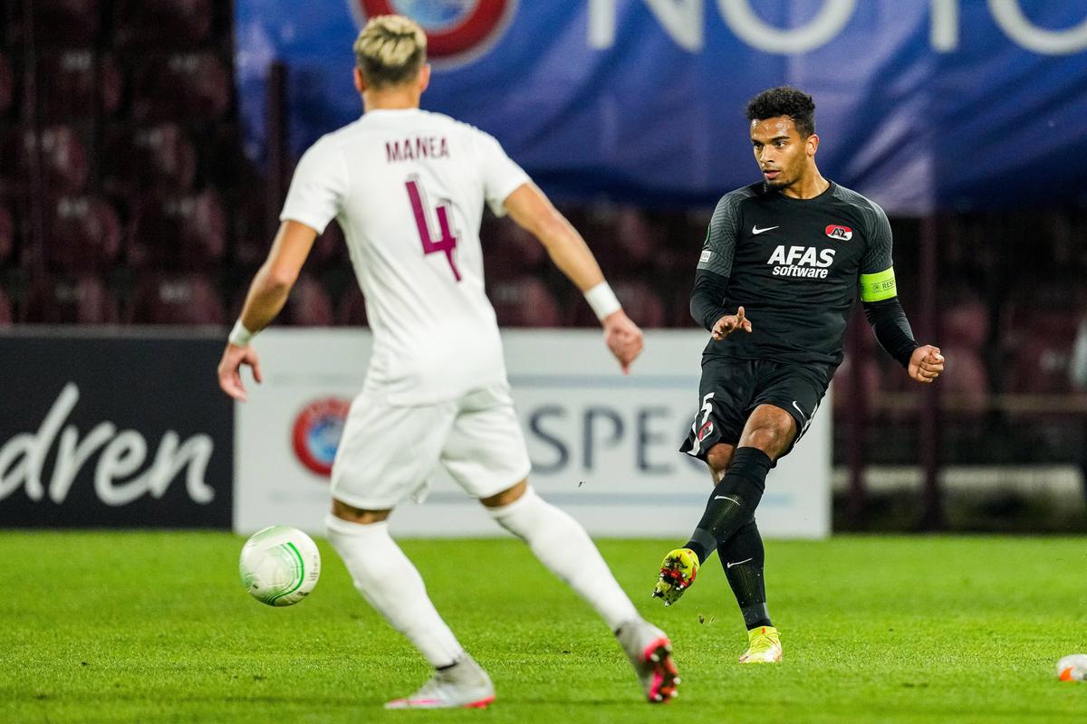 Dan Petrescu, probleme pe bancă în meciul cu AZ Alkmaar: „Mi s-a blocat mâna de tot”