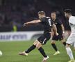 Dan Petrescu, probleme pe bancă în meciul cu AZ Alkmaar: „Mi s-a blocat mâna de tot”