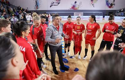 Probleme pentru Florentin Pera înaintea debutului la CE de handbal! Selecționerul României nu se va putea baza pe mai multe jucătoare