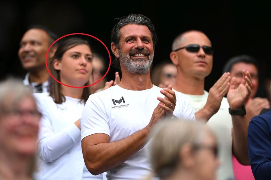 Candice Gohier (încercuită), alături de Mouratoglou / Sursă foto: Guliver/Getty Images Schimbarea majoră făcută de Simona Halep înainte să fie depistată pozitiv