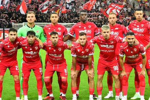 Josue Homawoo (al treilea din rândul de sus) revine în „11-le” lui Burcă / foto: GSP