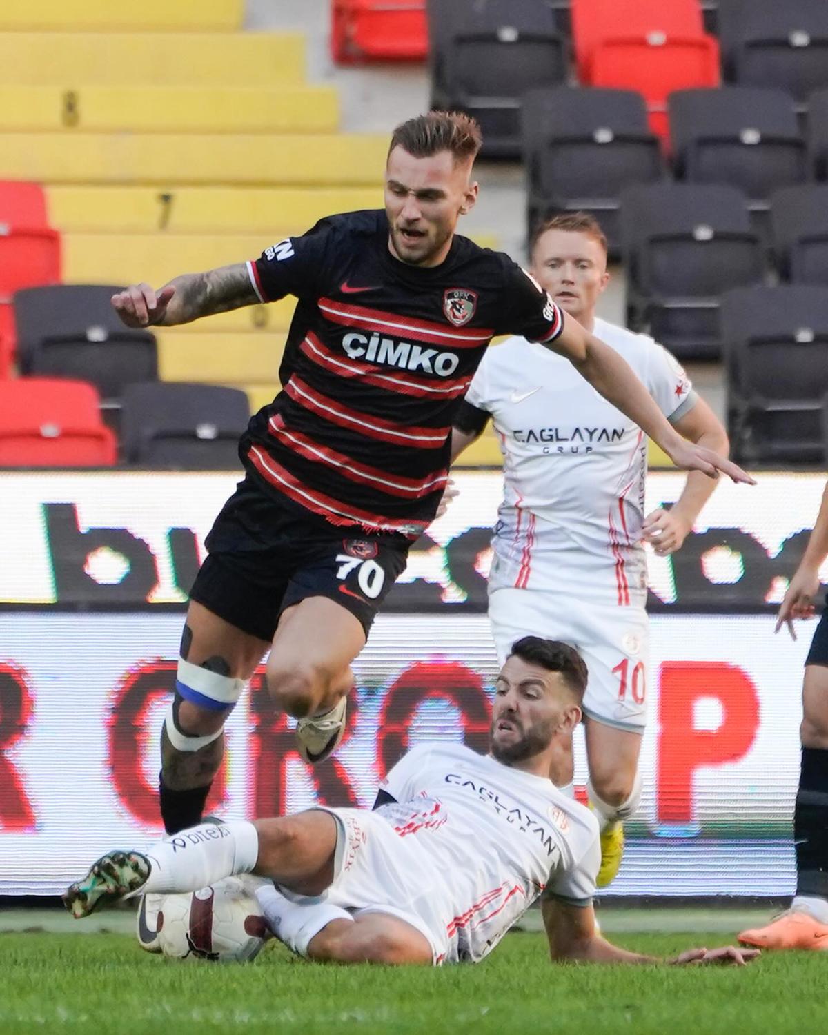 Marius Șumudică i-a lăsat mască pe turci cu apariția de la meciul de astăzi: „O alegere interesantă” » Victorie importantă, cu Niță, Maxim și Drăguș titulari