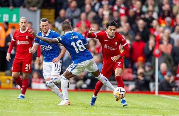 Liverpool - Everton 2-0, dubla lui Salah îi urcă pe „cormorani” pe prima poziție