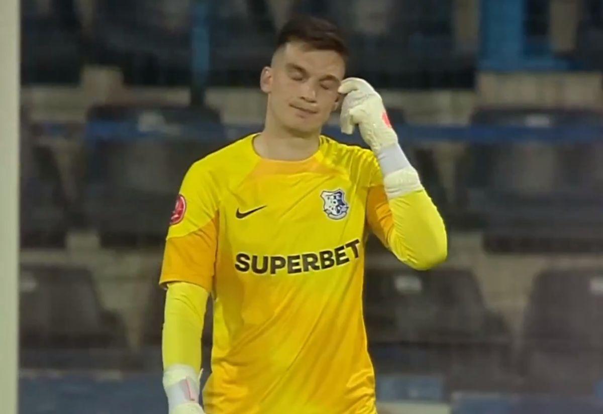 Gafă uriașă în Farul - U Cluj » Grameni și Aioani l-au lăsat pe Cîmpanu singur cu poarta goală