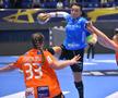 Cristina Neagu pregătind o aruncare FOTO Cristi Preda