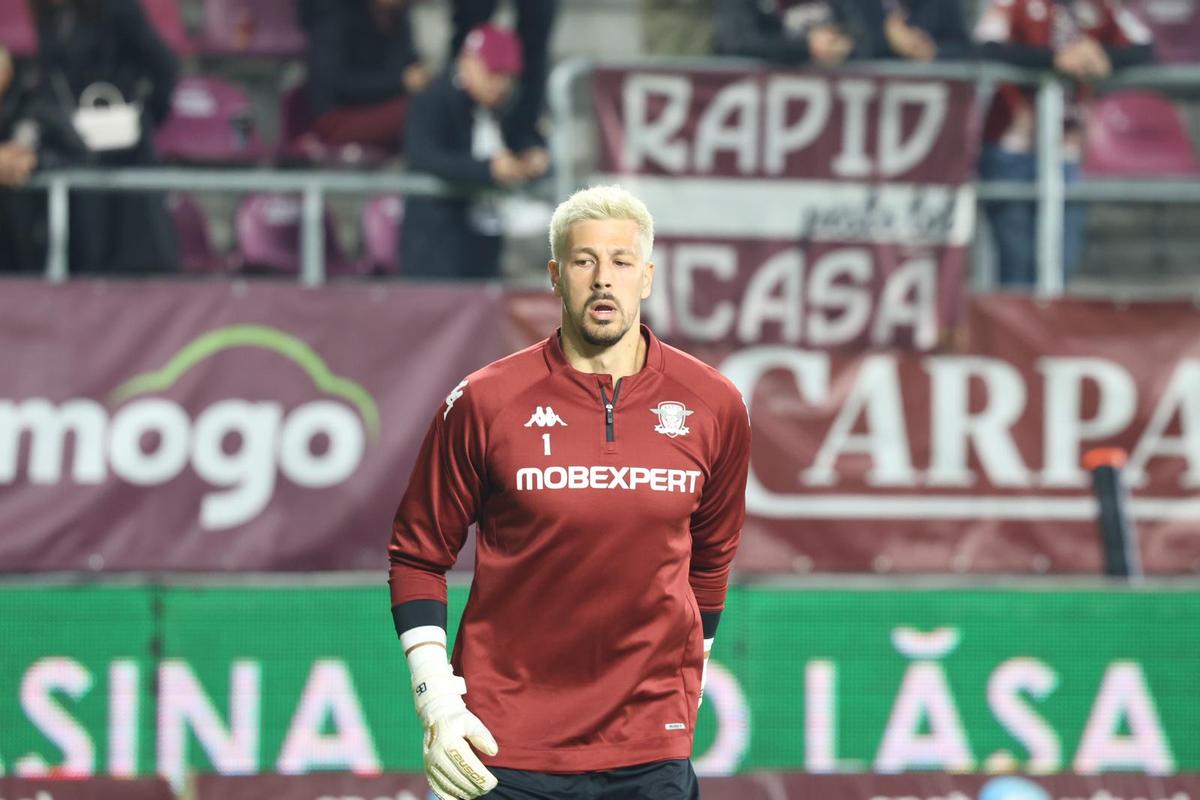„Marele Blond” de la Rapid! Titularul lui Șumudică s-a vopsit ca Tavi Popescu înainte de meciul cu Farul