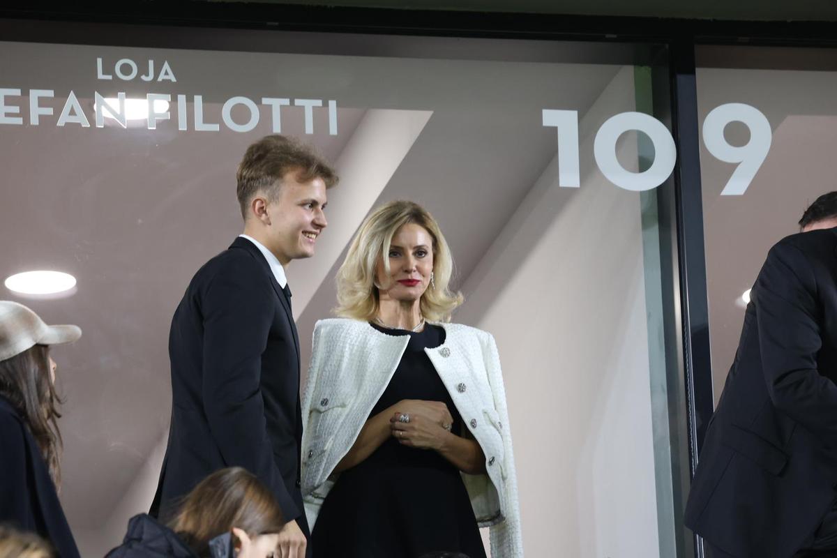 Diana Șucu, foarte elegantă la Rapid - Farul, foto: Ionuț Iordache / GSP