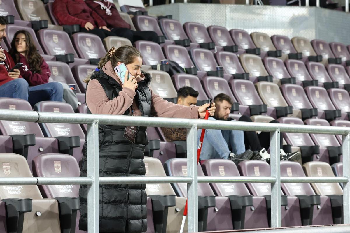 Jador a oferit un moment de neuitat pe stadionul Giulești » Gestul artistului la Rapid - Farul