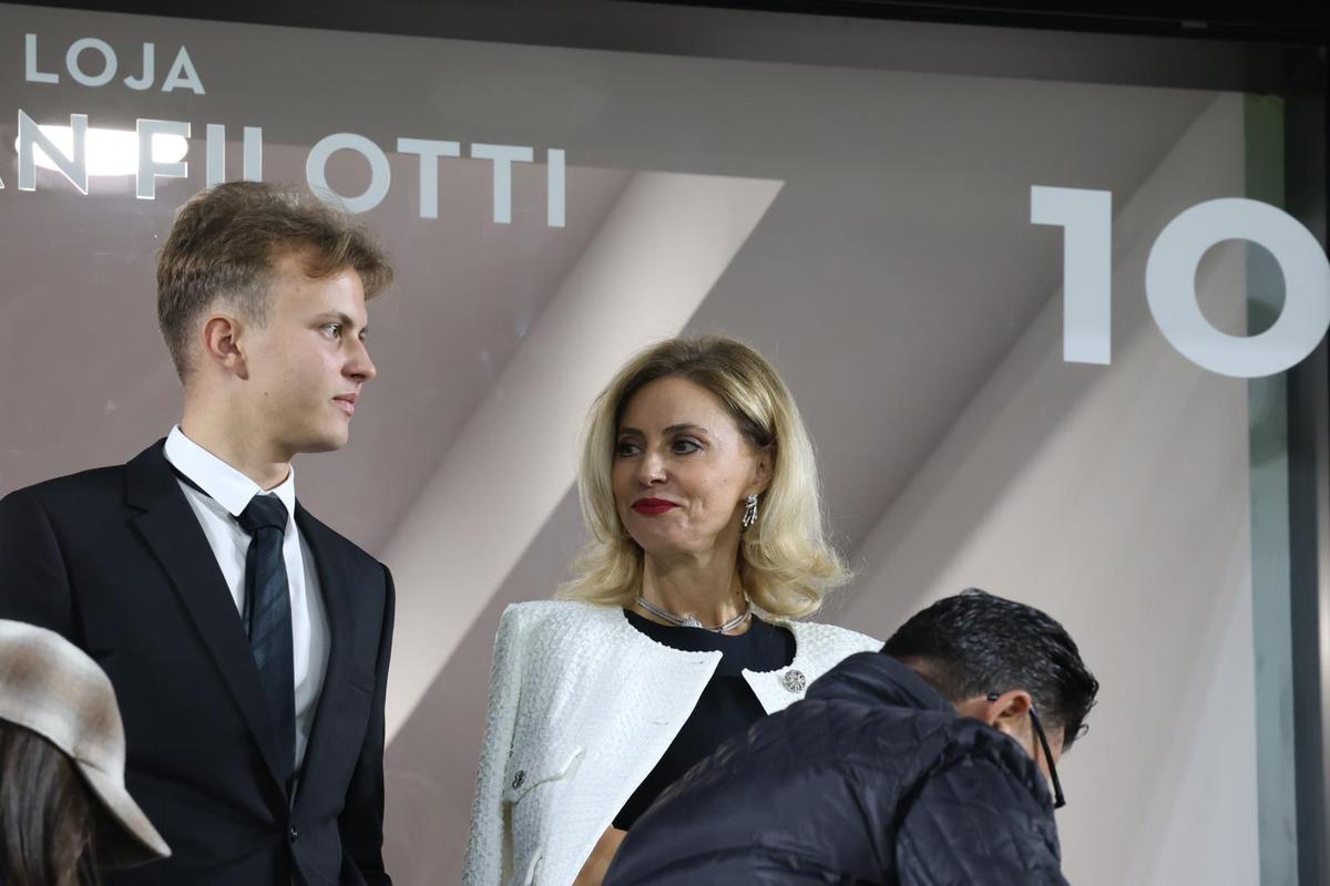 Diana Șucu, foarte elegantă la Rapid - Farul, foto: Ionuț Iordache / GSP
