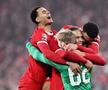 Caoimhin Kelleher, felicitat de colegii de la Liverpool după finala Cupei Ligii de sezonul trecut // foto: Guliver/gettyimages