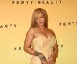 Toată lumea vorbește despre ipostaza în care Rihanna s-a fotografiat alături de fostul șef din fotbal