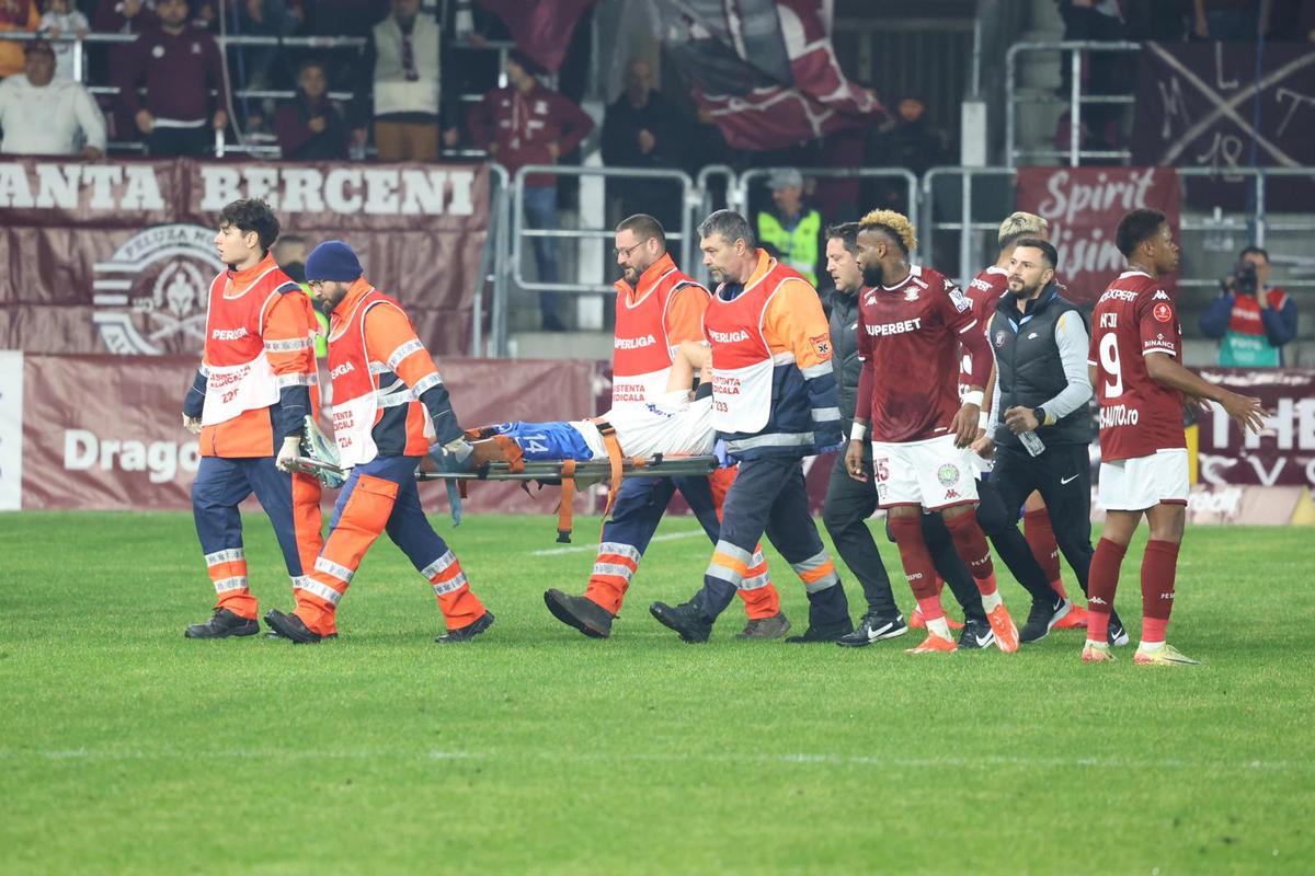 Dragoș Nedelcu, accidentat în Rapid - Farul / Foto: Ionuț Iordache GSP