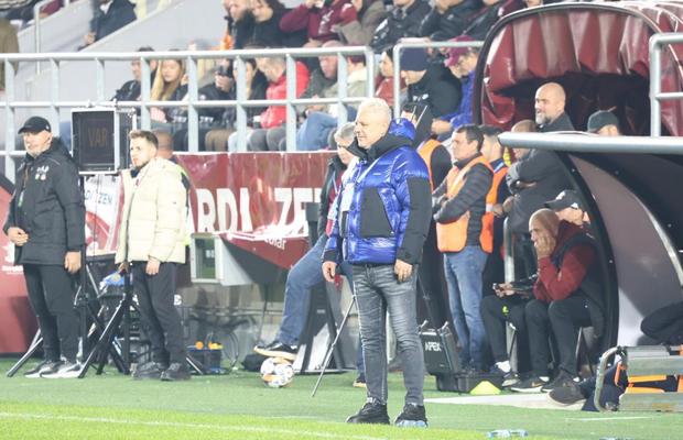 Marius Șumudică, gest suburban după al treilea gol al Rapidului » Derapajul antrenorului care a purtat o geacă de 1.800 de euro pe Giulești