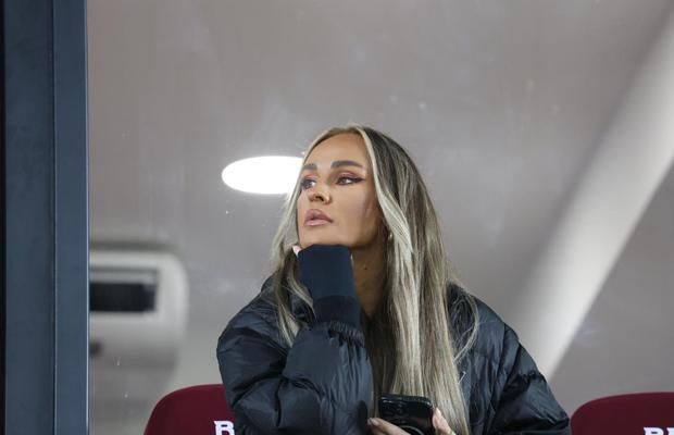 Fosta soție a lui Claudiu Niculescu a făcut senzație în tribune la Rapid - Farul! A atras toate privirile: „Sunt cu ochii pe David”