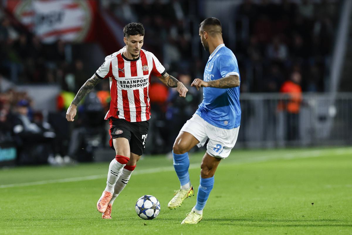 Dennis Man vs Napoli
