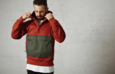 5 idei de outfit casual masculin care funcționează în orice context urban
