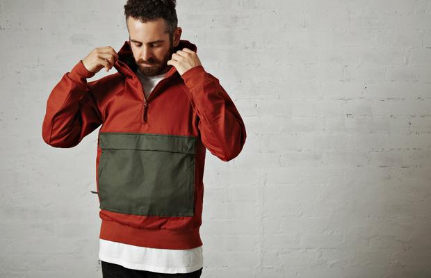 5 idei de outfit casual masculin care funcționează în orice context urban