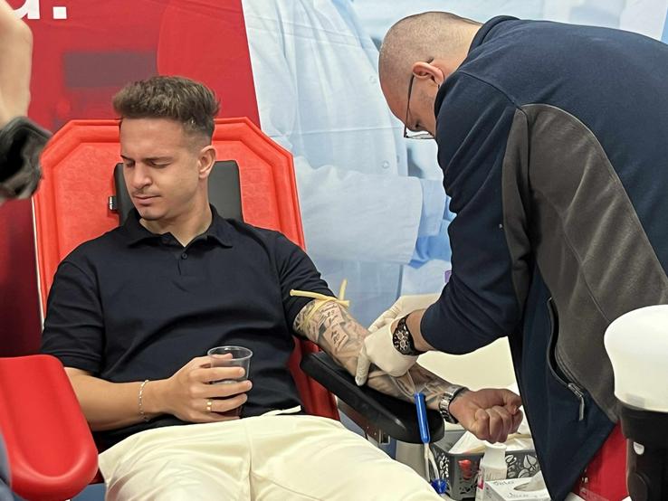Jucătorii lui Dinamo au mers astăzi la Centrul de Transfuzie Sanguină pentru a dona sânge