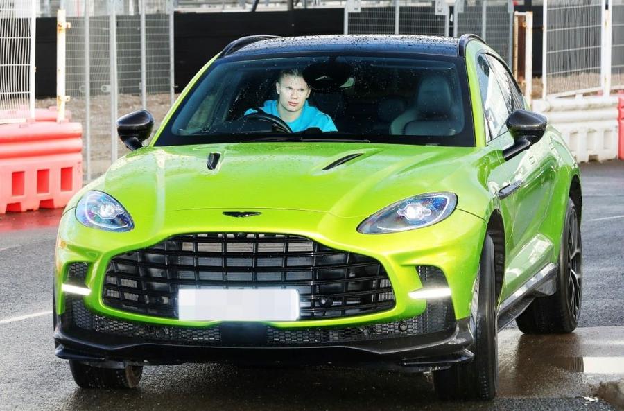 Erling Haaland, la bordul unui Safety Car Aston Martin DBX 707 Special Edition Erling Haaland a adăugat o bijuterie rară la colecția de bolizi. Cum arată noul său Lamborghini